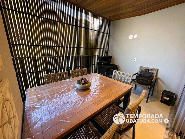 BAM209 – Apartamento frente mar com 2 dormitórios. Condomíni