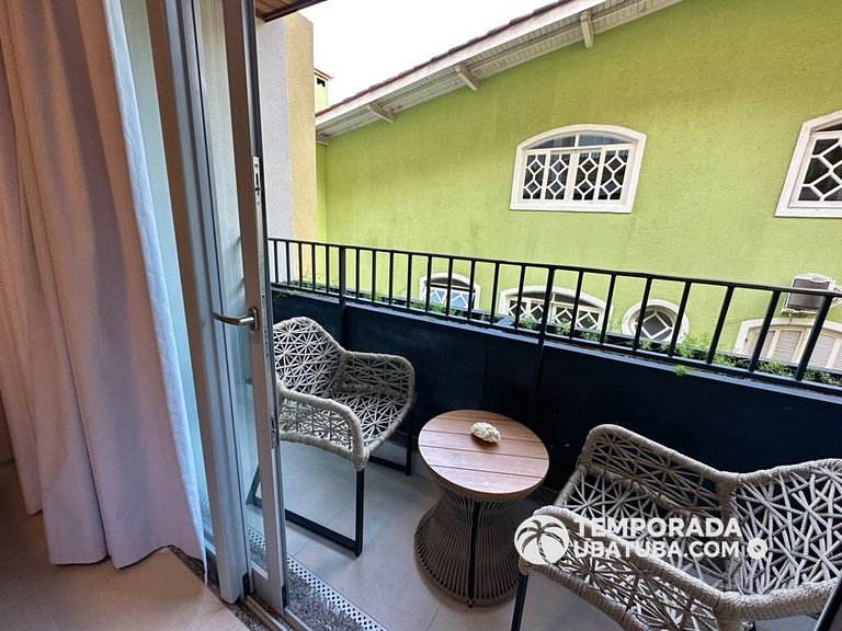 BAM209 – Apartamento frente mar com 2 dormitórios. Condomíni