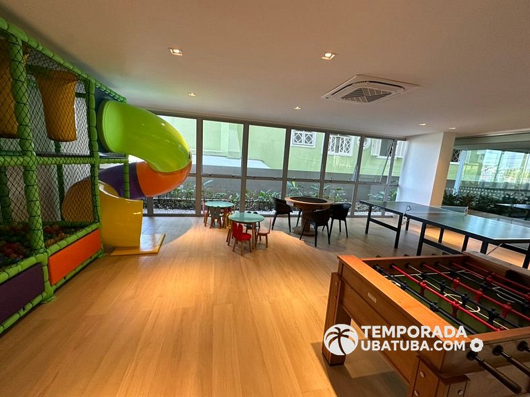 BAM310 – Apartamento frente mar com 2 dormitórios. Condomíni